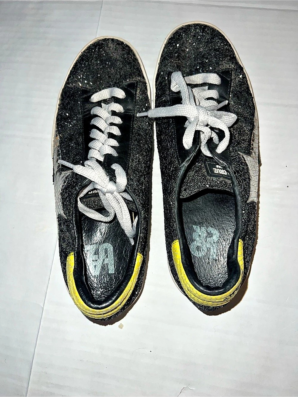 Lola Cruz sneakers Glitter EU 40 (US 9) Black & Yellow
